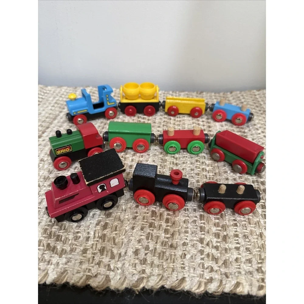 Vintage BRIO Thomas Wood Train Set Magnetic Locomotive Cargo Car Set Of 3